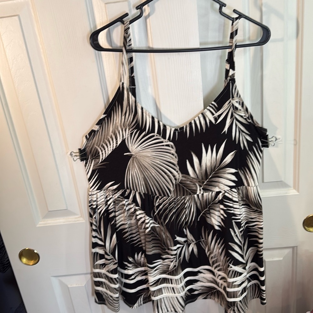 Torrid palm leaf flowing cami top